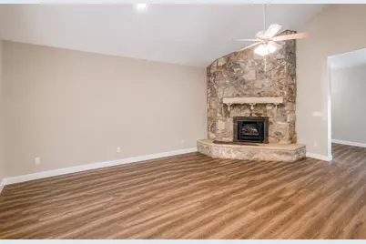 120 Meadowlakes, Meadowlakes, TX 78654 - Photo 2