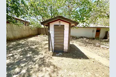 1007 Flag Street, Llano, TX 78643 - Photo 16