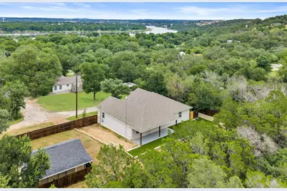 511 Taylor Dr, Horseshoe Bay, TX 78657 - Photo 4