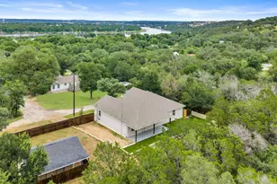 511 Taylor Dr, Horseshoe Bay, TX 78657 - Photo 4