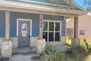 606 W Ollie, Llano, TX 78643 - Photo 2