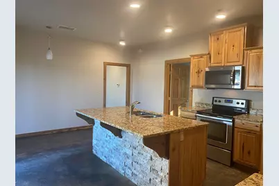 606 W Ollie, Llano, TX 78643 - Photo 10