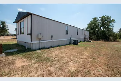 915 Austin St, Kingsland, TX 78639 - Photo 4
