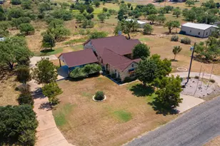108 Legend Hills Blvd, Llano, TX 78643 - Photo 2