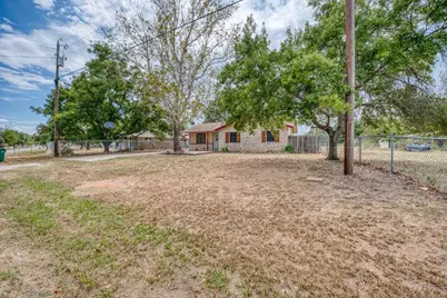 212 N River Oaks Drive, Burnet, TX 78611 - Photo 2