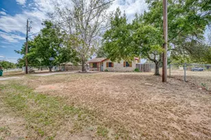212 N River Oaks Dr, Burnet, TX 78611 - Photo 2
