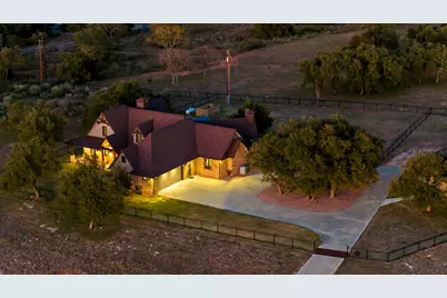 901 Crown Ln, Burnet, TX 78611 - Photo 4