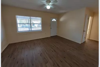 202 N Pierce, Burnet, TX 78611 - Photo 2