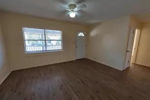 202 N Pierce, Burnet, TX 78611 - Photo 2