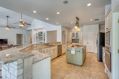1050 Twisted Oak, Horseshoe Bay, TX 78657 - Photo 8