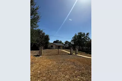 305 Ave R, Marble Falls, TX 78654 - Photo 2