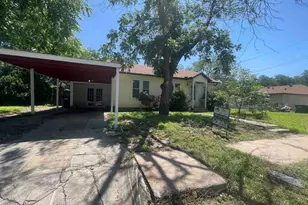 607 N Main St, Burnet, TX 78611 - Photo 1