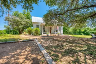 700 Bayley St, Llano, TX 78643 - Photo 2