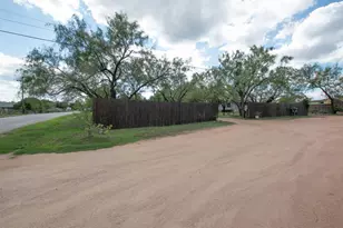 105 Conroe Ct, Kingsland, TX 78639 - Photo 4