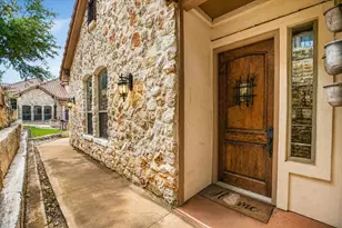 207 Enclave Cir, Horseshoe Bay, TX 78657 - Photo 2