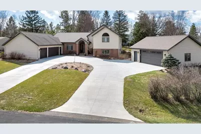 322 S Maryknoll Avenue, Marshfield, WI 54449 - Photo 1