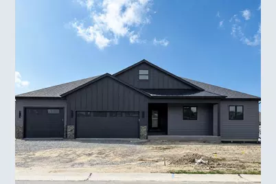 404 S Cypress Avenue, Marshfield, WI 54449 - Photo 1