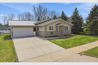 404 W Ives Street, Marshfield, WI 54449 - Photo 1
