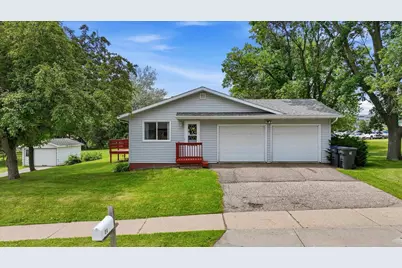 1010 N Walnut Avenue, Marshfield, WI 54449 - Photo 1