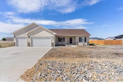 822 E Cabaret Dr, Pueblo West, CO 81007 - Photo 1