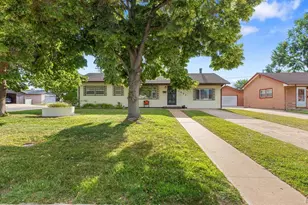 1921 Hollywood Dr, Pueblo, CO 81005 - Photo 1