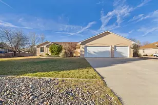 331 S Nicklaus Dr, Pueblo West, CO 81007 - Photo 1