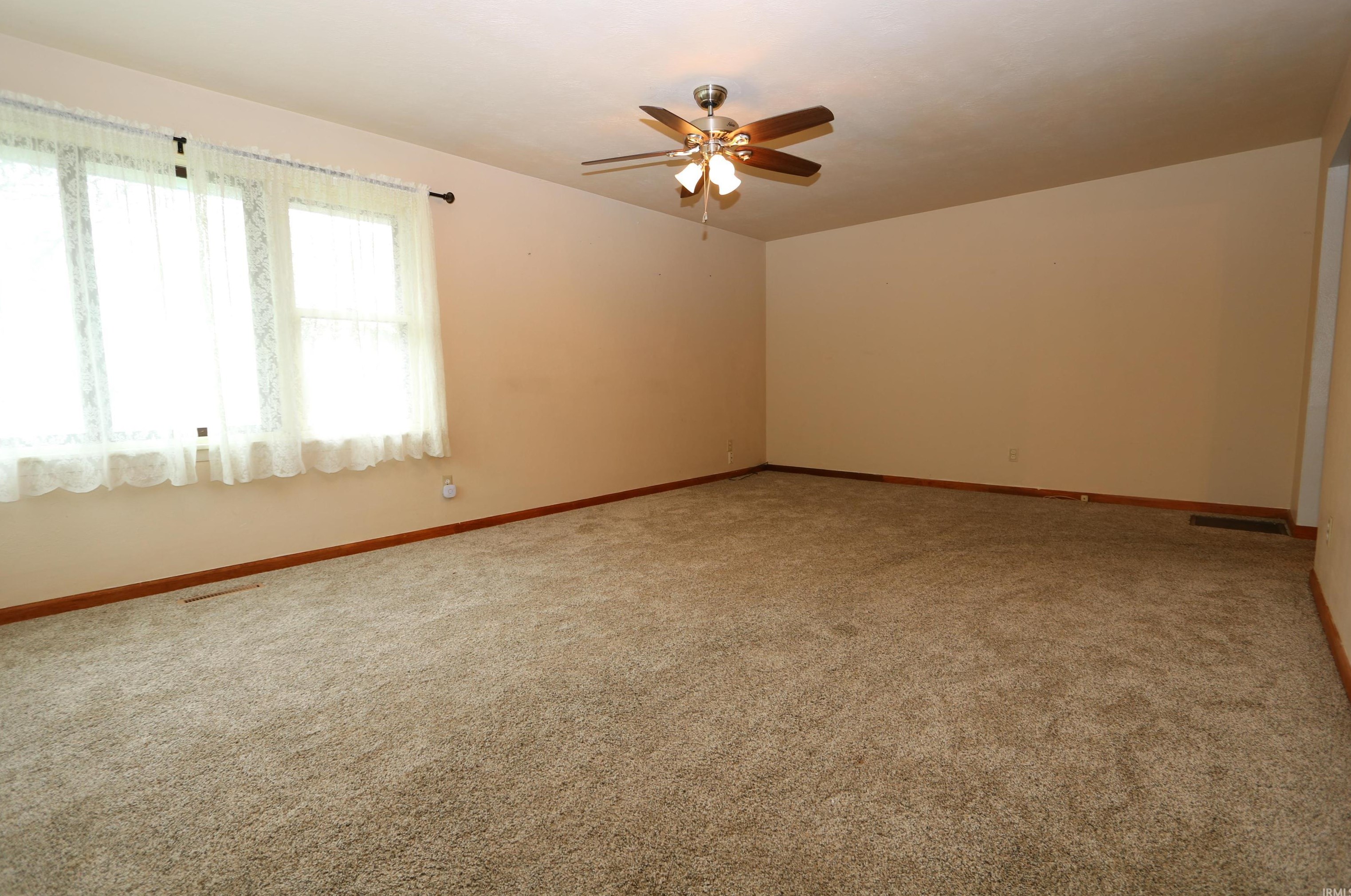 2621 Riverview Pl, Elkhart, IN 46516-5039