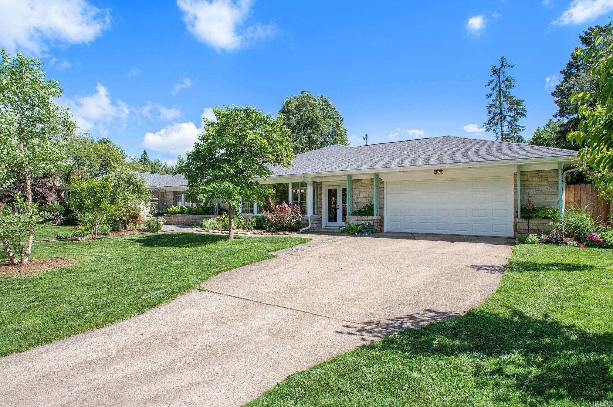 1914 Bader Ave, South Bend, IN 46617