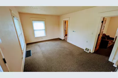 607 W Lincolnway Highway, Mishawaka, IN 46544 - Photo 2