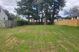 131 W Willow Dr, South Bend, IN 46637 - Photo 1