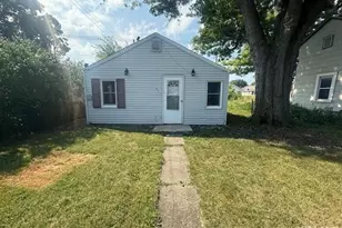 621 W 5th St, Mishawaka, IN 46544 - Photo 1