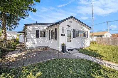 909 Jackson Street, Mishawaka, IN 46544 - Photo 1