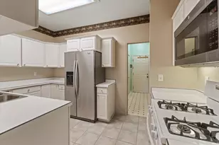 2217 Woodland Ct, Elkhart, IN 46514 - Photo 6