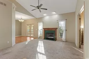 2217 Woodland Ct, Elkhart, IN 46514 - Photo 2