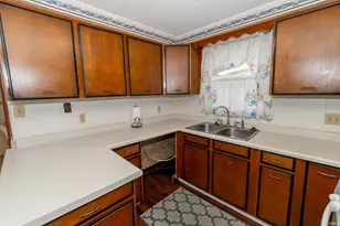 606 N Twyckenham Dr, South Bend, IN 46617 - Photo 8