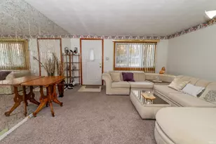 606 N Twyckenham Dr, South Bend, IN 46617 - Photo 4