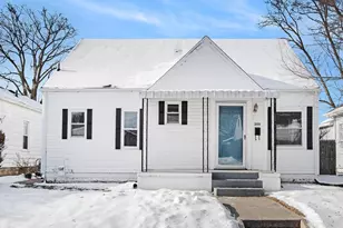 205 N Middleboro Ave, Mishawaka, IN 46544 - Photo 1