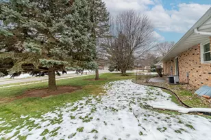 821 Greenmount Ct, Mishawaka, IN 46544 - Photo 10