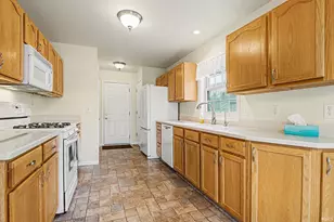 4438 Field Gate Dr, South Bend, IN 46628 - Photo 8