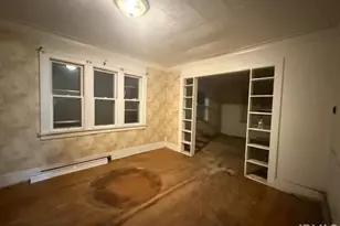 922 Milton St, South Bend, IN 46613 - Photo 6