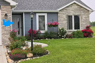 18347 Peregrine Ln, New Paris, IN 46553 - Photo 4