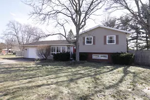 52790 Holly Ct, South Bend, IN 46637 - Photo 2