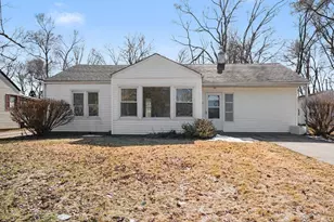 122 E Willow Dr, South Bend, IN 46637 - Photo 2
