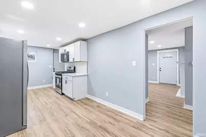 55345 Hollywood Boulevard, South Bend, IN 46628 - Photo 12