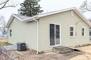 19219 Hamilton St, South Bend, IN 46637 - Photo 4