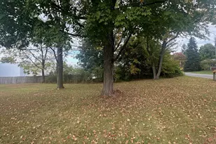 19669 Burke St, South Bend, IN 46637 - Photo 4