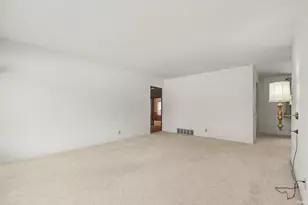 1372 Berkshire Dr, South Bend, IN 46614 - Photo 4