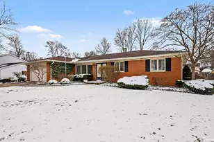 1372 Berkshire Dr, South Bend, IN 46614 - Photo 2