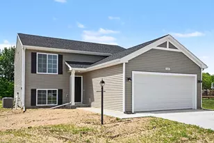 1349 Mitchell Dr, Rochester, IN 46975 - Photo 1