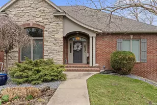 1015 E Grove St, Mishawaka, IN 46545 - Photo 2